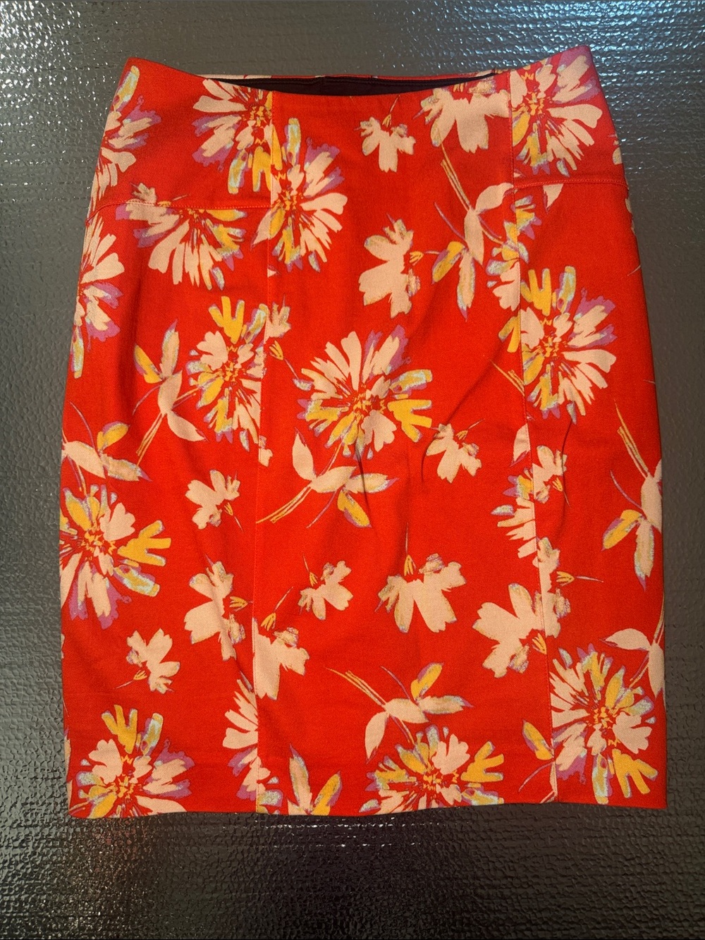 Lysse Red Floral Stretch Smoothing Office Work Pencil Skirt size medium